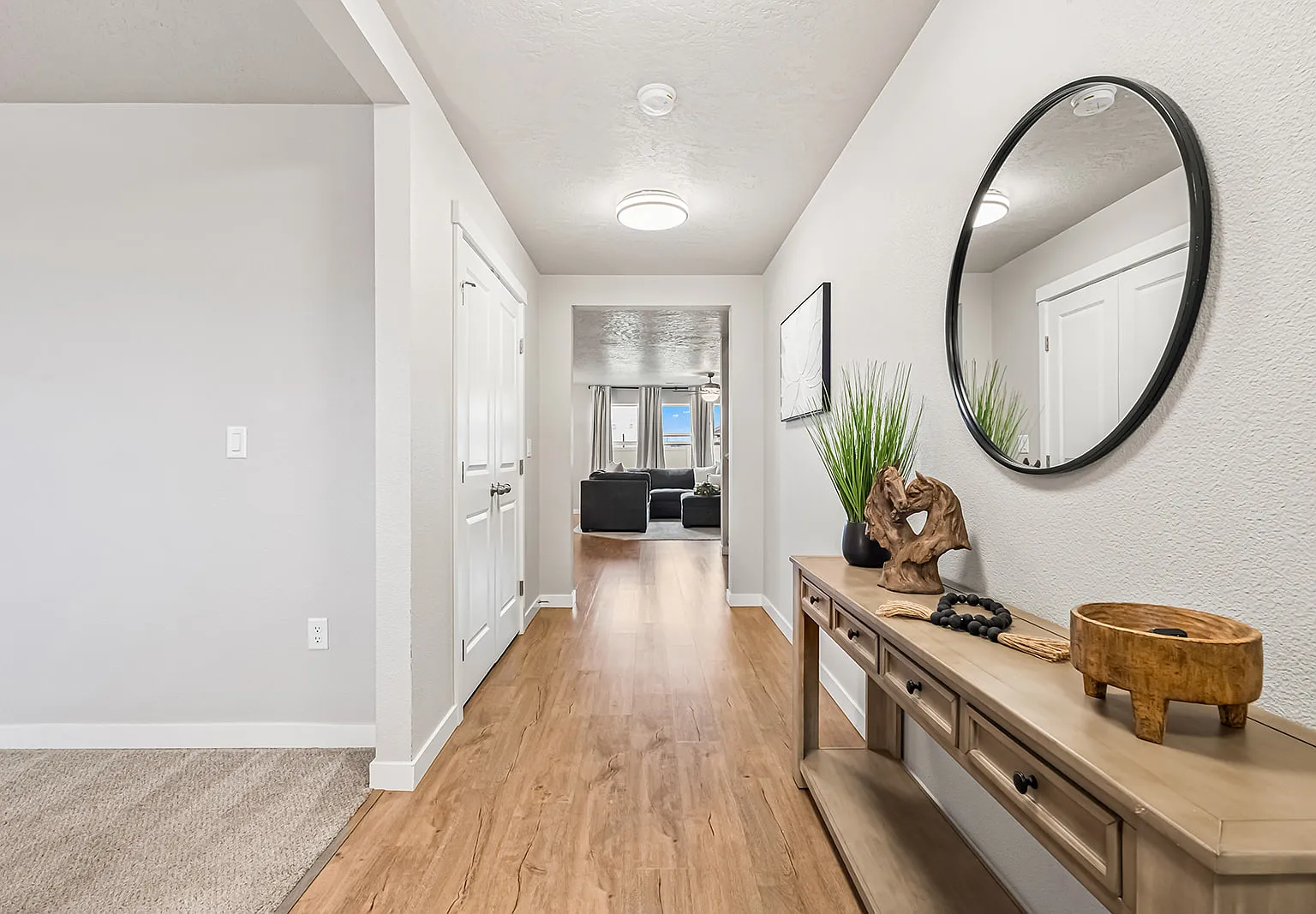 5 bed, 2992 sqft, $8,500 — Photo 2