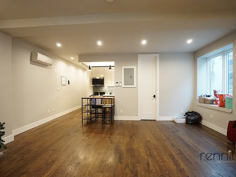 1031 Montgomery St #2F — Photo 13