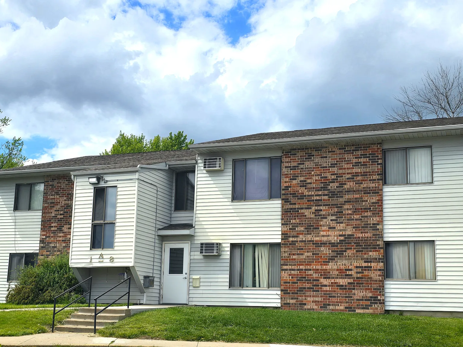 Southern Hills Apartments — Photo 2