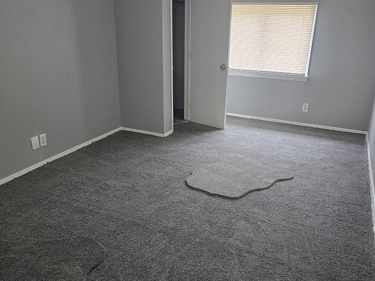 507 Mannington Dr — Photo 2