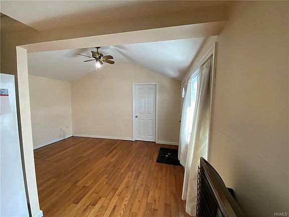 4th image of 30 Cottage Ln