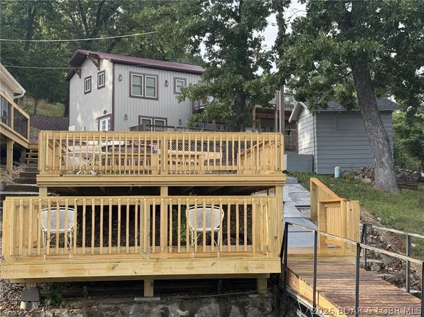 401 Putt N Bay Dr, Sunrise Beach, MO 65079