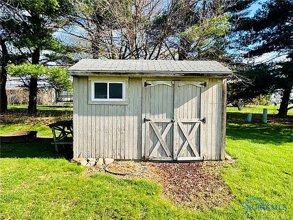 3rd image of 502 Maple Lane Dr
