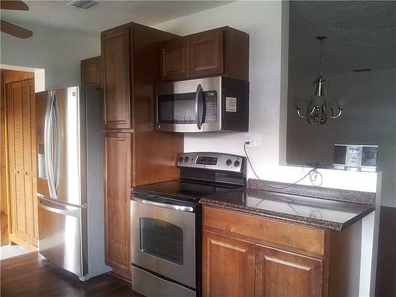 3rd image of 2708 NE 10th Ave