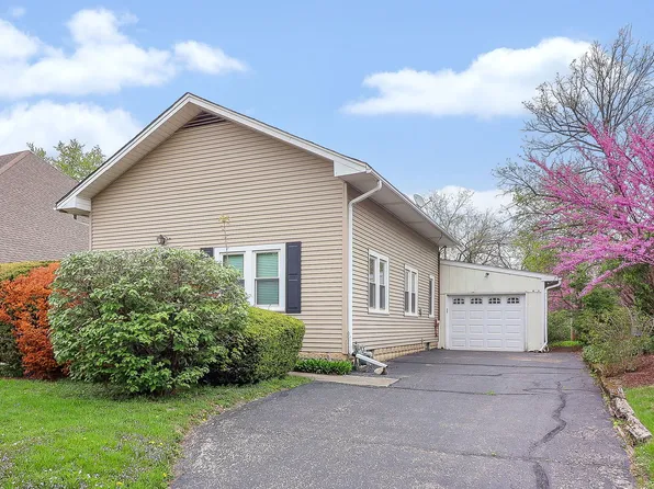 223 Bryant Ave, Glen Ellyn, IL 60137