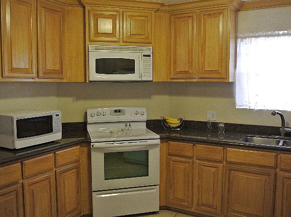 3rd image of 1184 Parkwood Pl
