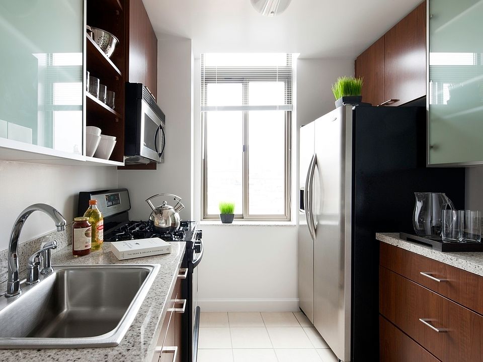 1st image of 130 W 15th St APT 5R