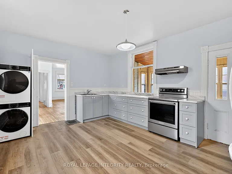 56 Grosvenor Ave — Photo 16