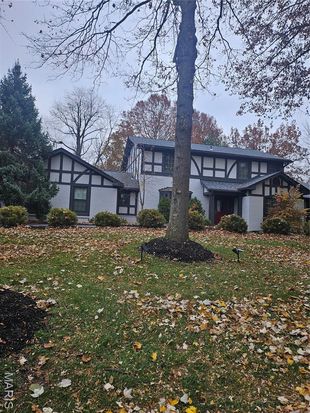 102 Camfield Square Dr, Saint Louis, MO 63141