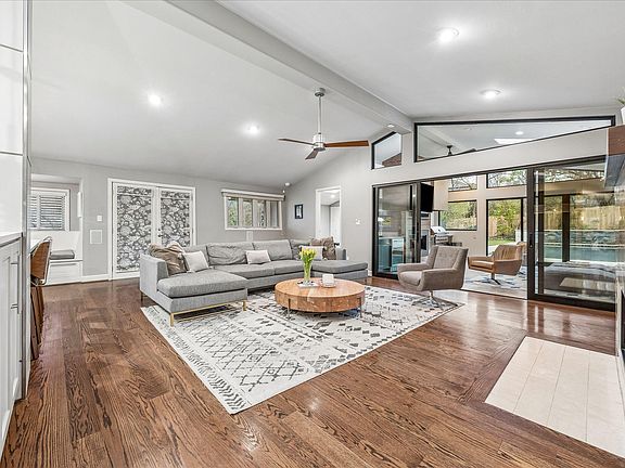 5th image of 2613 Spring Ln