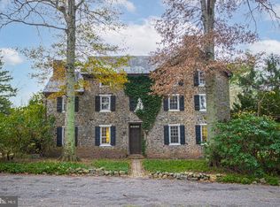 2 Woodhill Rd, Newtown, PA 18940