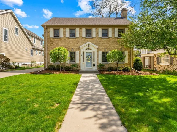 607 East Day AVENUE, Whitefish Bay, WI 53217