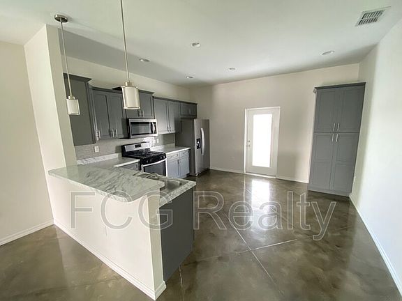 3rd image of 2809 Whispering Trails Dr