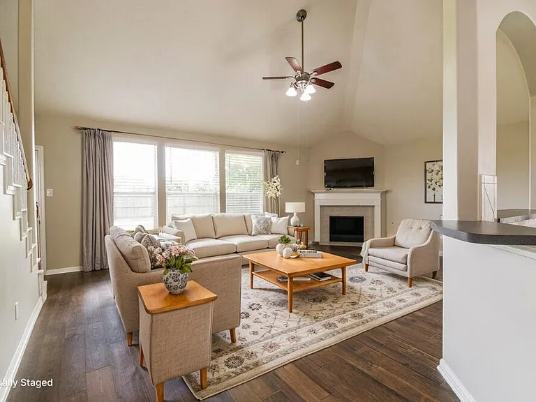 216 Meadowhill Ln — Photo 4