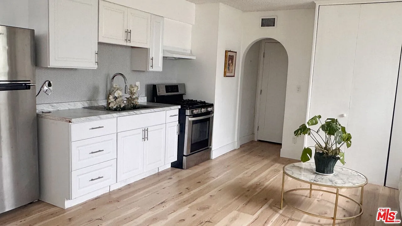 Studio, 1.0 bath, 600 sqft, $1,950 — Photo 2