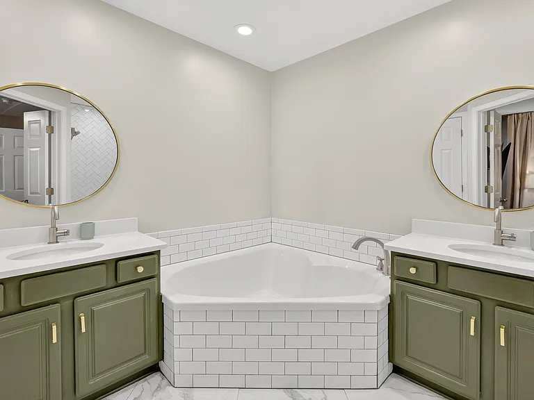 131 Carriage Ct — Photo 9