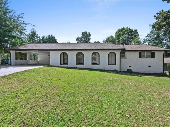 5692 Rosser Ct, Lilburn, GA 30047