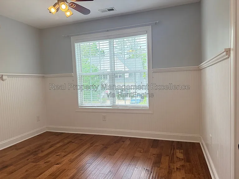 305 Holly Thorn Trce — Photo 39