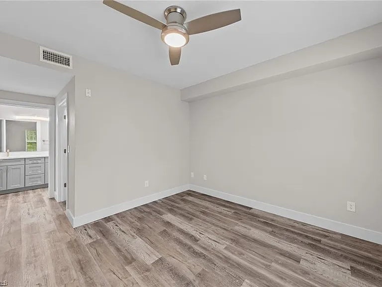 8423 Bernwood Cove Loop #405 — Photo 24