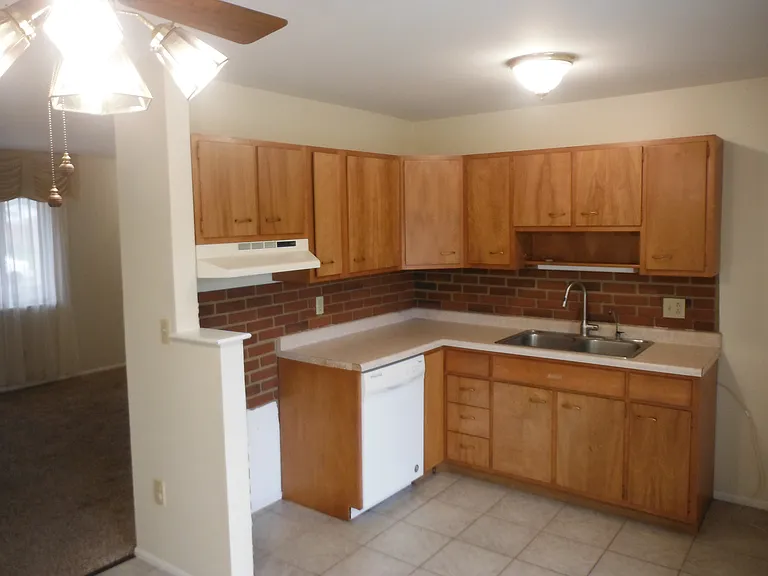 1624 Maumee Dr — Photo 8