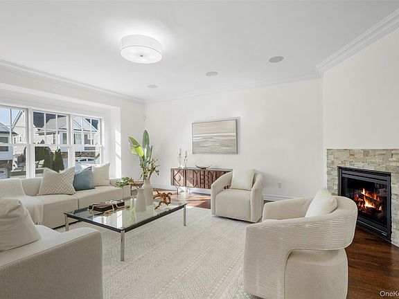 2nd image of 22 Hidden Ridge Court