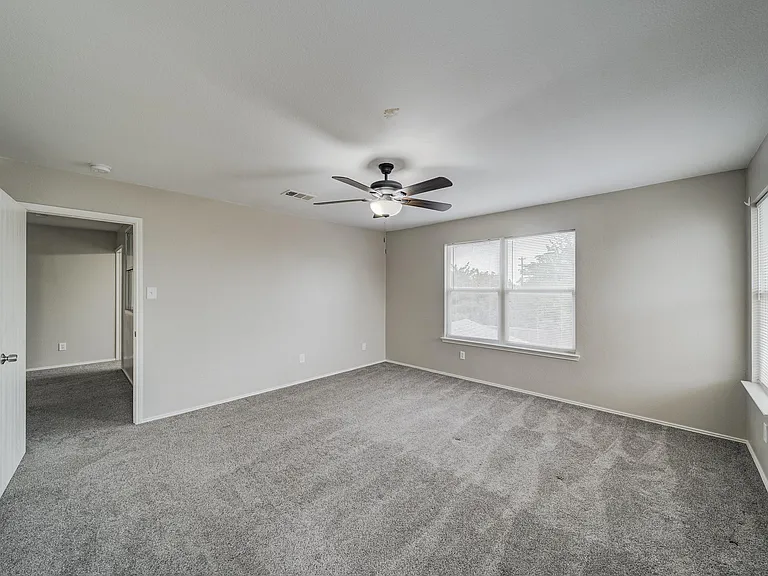 812 Sussex Dr — Photo 10