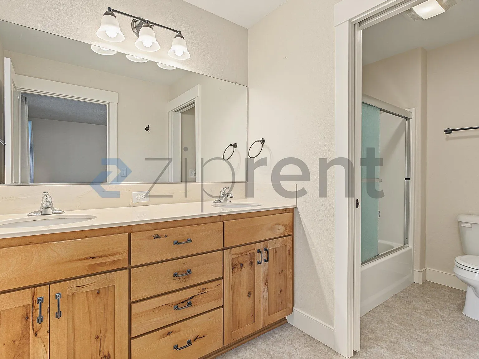 3 bed, 1389 sqft, $2,500 — Photo 2
