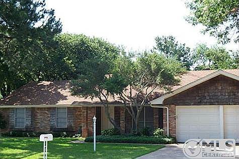 4th image of 1802 Park Hill Dr
