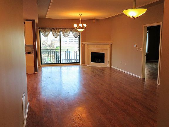 4th image of 131 W Adelaide St Unit 401