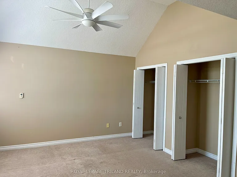 979 Crosscreek Ct — Photo 12