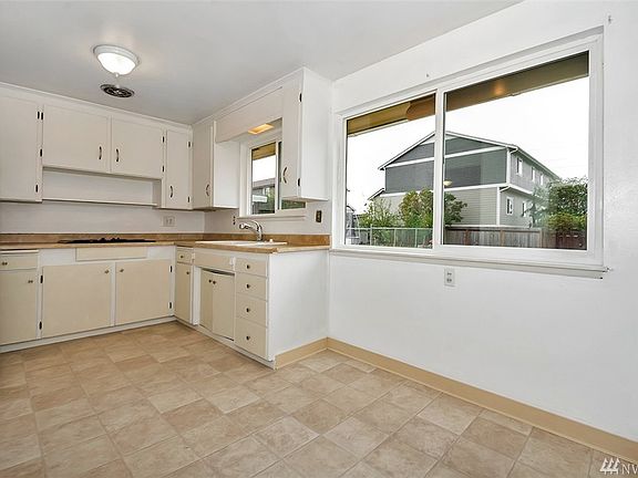 5th image of 4028 S Pine St