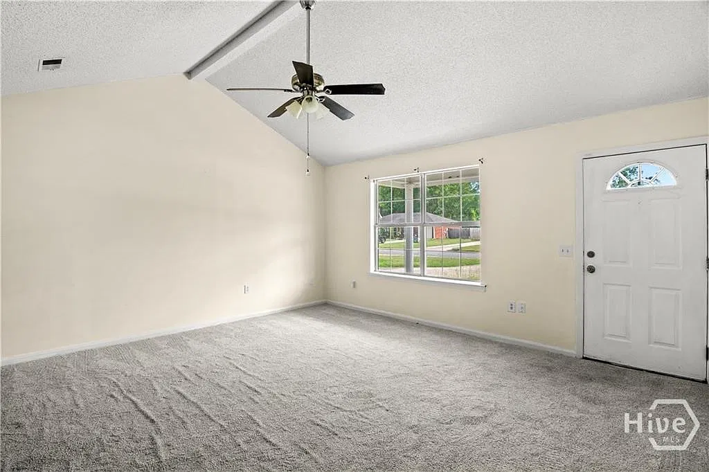 4 bed, 2.0 bath, 1400 sqft, $2,075 — Photo 3
