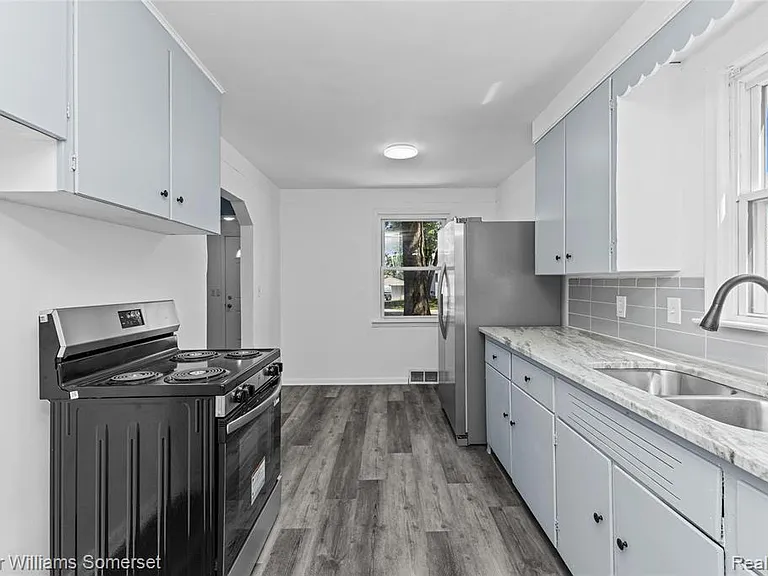 99 Tacoma Dr — Photo 13