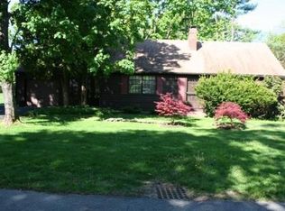 28 Frost Ln, Amherst, MA 01002