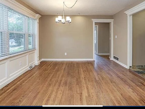 2nd image of 8520 Robinson St