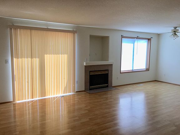 3rd image of 16501 NE 8th St APT B