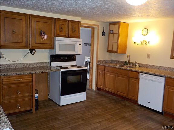 4th image of 10846 Baker Rd