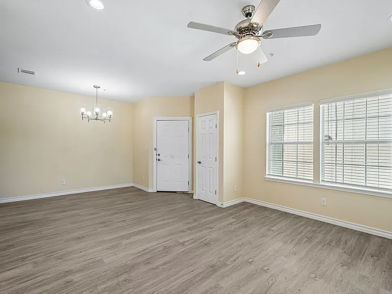 La Marquesa Apartments — Photo 33