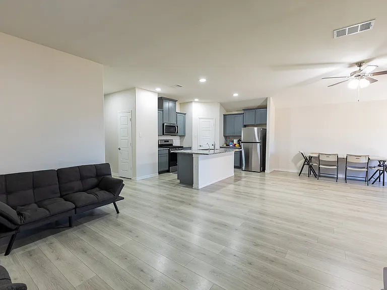 6321 Wales St — Photo 16