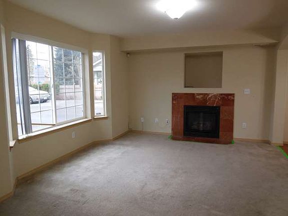 5th image of 10412 17th Ave SW #10412