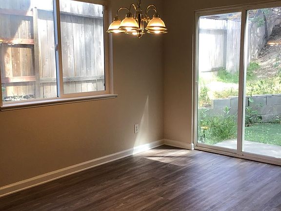 3rd image of 4012 Wimbledon Dr