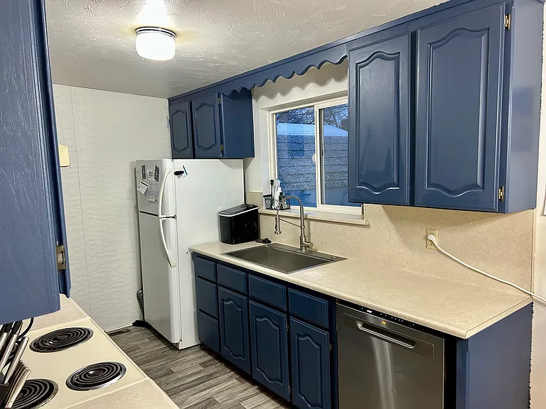 328 Melrose Dr — Photo 18