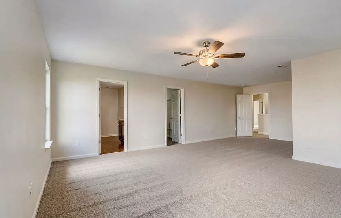 5 bed, 2605 sqft, $2,475 — Photo 3