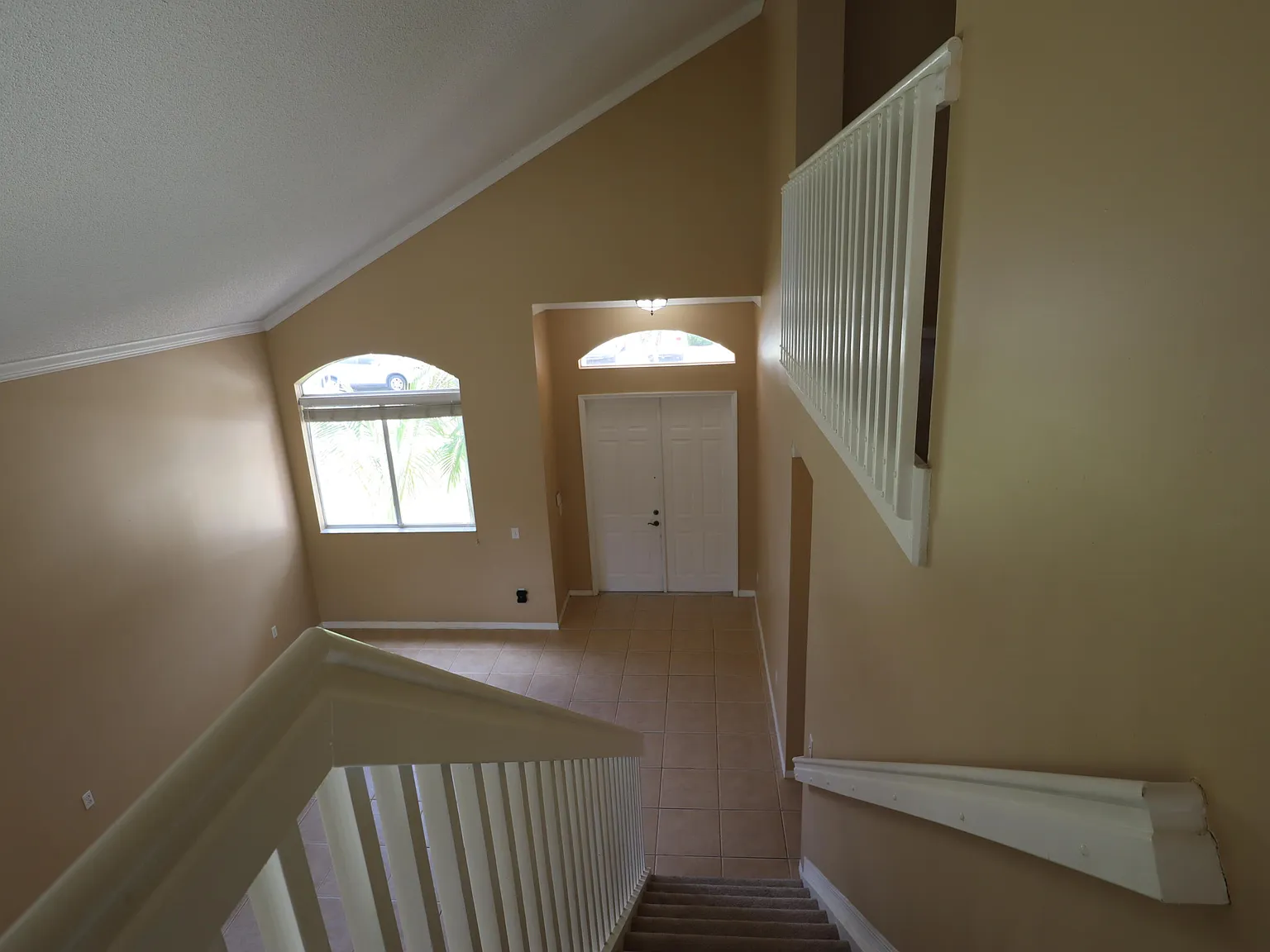 4 bed, 2.5 bath, 2326 sqft, $3,500 — Photo 4