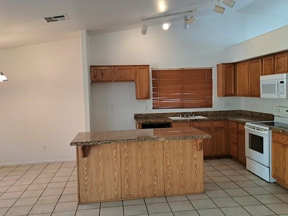 5th image of 9010 W Cypress St