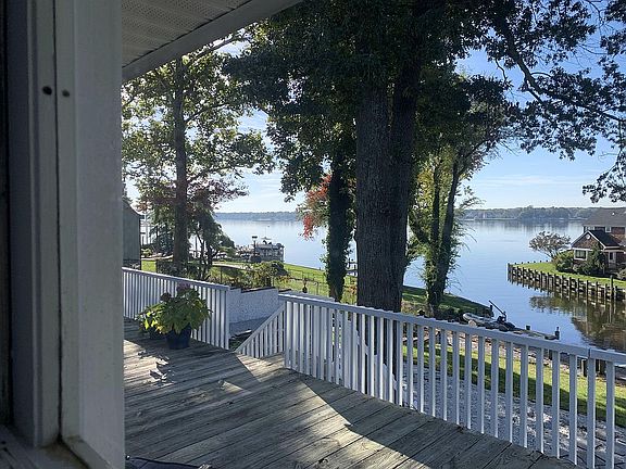 3rd image of 115 Cranmoor Dr