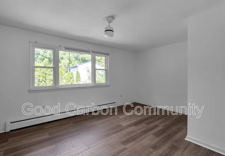 5752 Main St — Photo 9