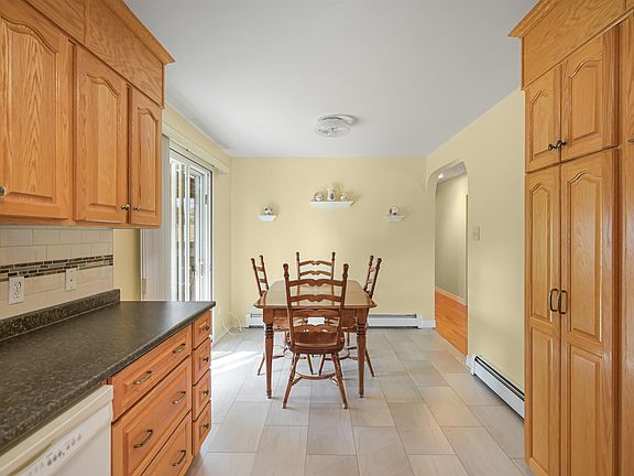5th image of 6 Rosewood Ave