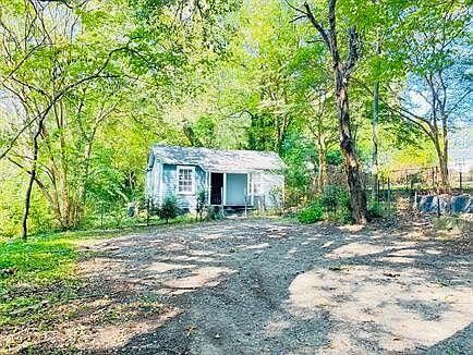 1st image of 104 Plum Tree Ln
