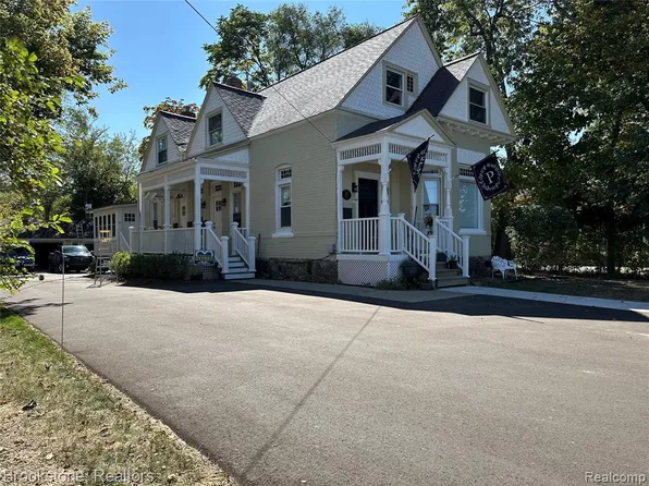 14 W Burdick St, Lake Orion, MI 48359